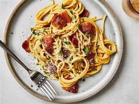  Spaghetti alla Carbonara –  Seeräisille ja herkullisille hiilihydraattien ystäville!